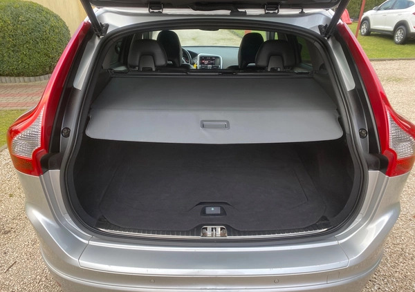 Volvo XC 60 cena 79999 przebieg: 125000, rok produkcji 2017 z Staszów małe 781